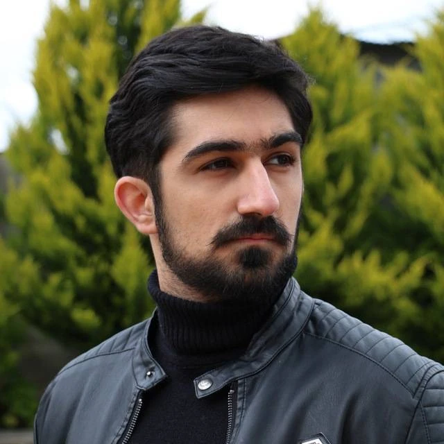 پرهام پورمحمد تیم لید تولید محتوا سایت از ما